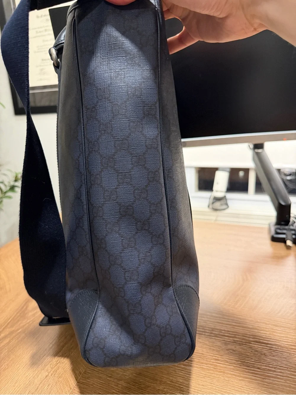 Authentic Gucci GG Supreme Canvas Tote in Navy/Black – Mint Condition